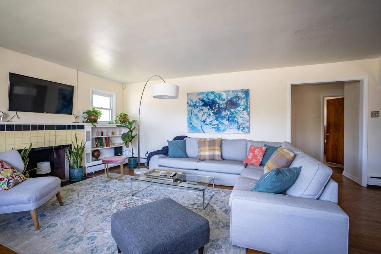Fabulous Mid Century 4br 3bath House Holiday home *