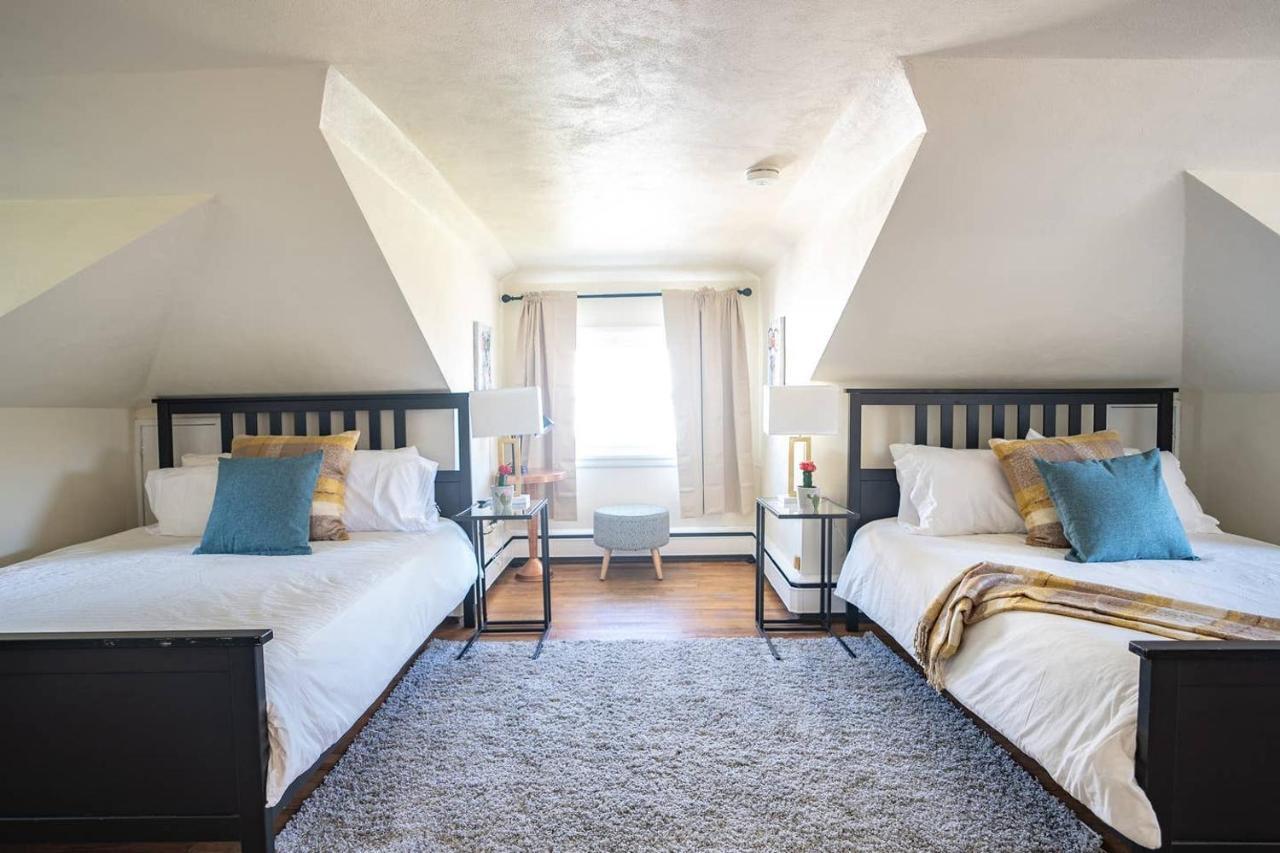 Fabulous Mid Century 4br 3bath House
