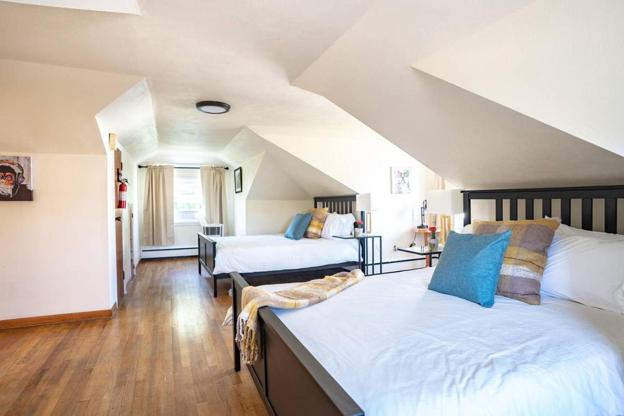 Fabulous Mid Century 4br 3bath House Holiday home *