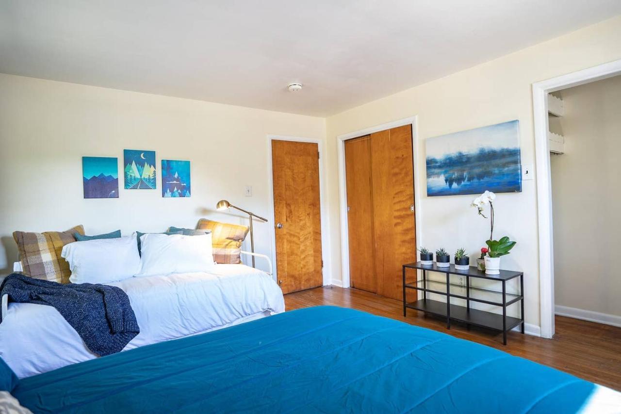Fabulous Mid Century 4br 3bath House Holiday home *